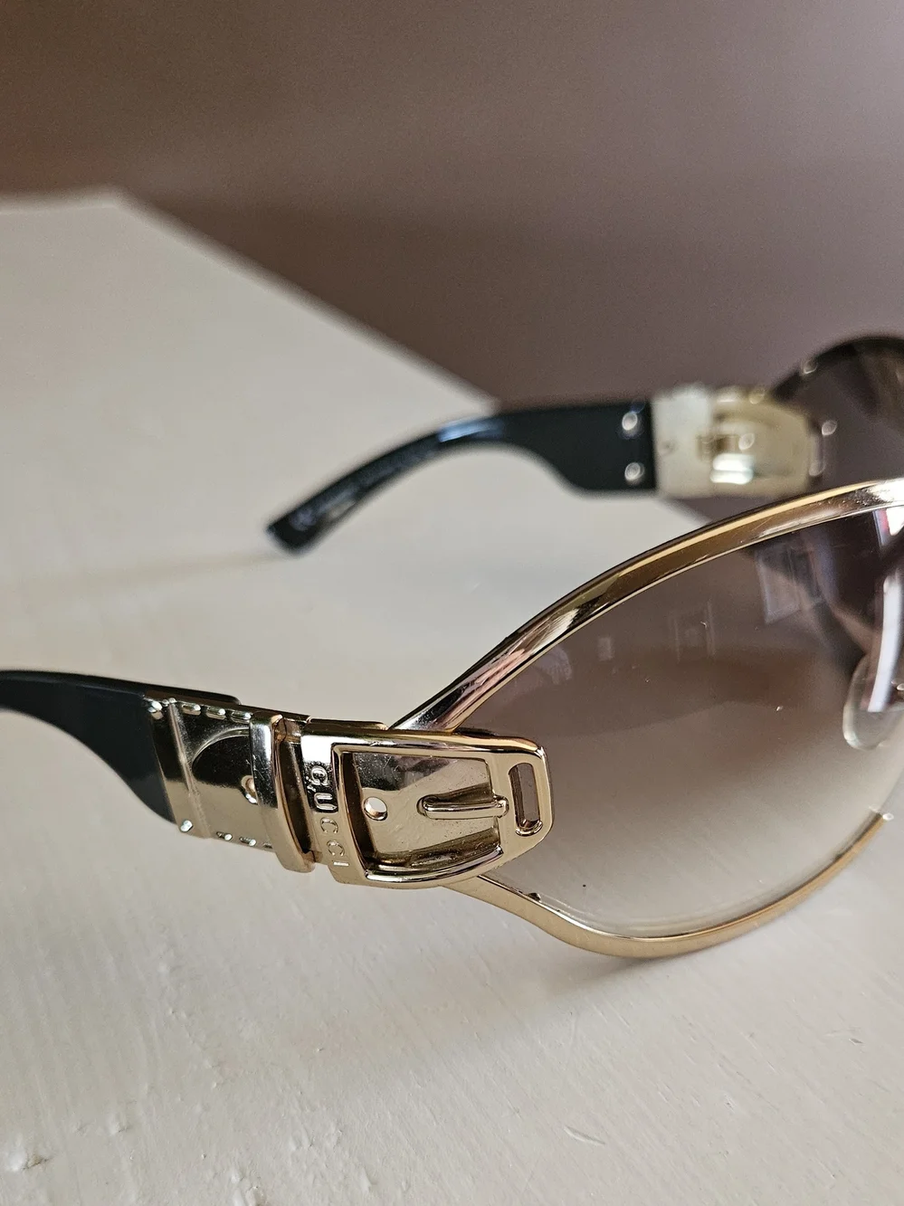 Vintage Gucci Gold Women's Sunglasses with Gradient Brown Lenses